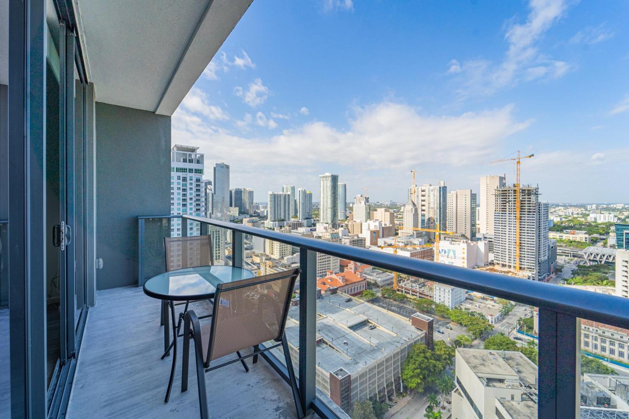 Tr Miami 2 Bedroom, 1 Bedroom, And Studio Condos With Balconies Exterior foto